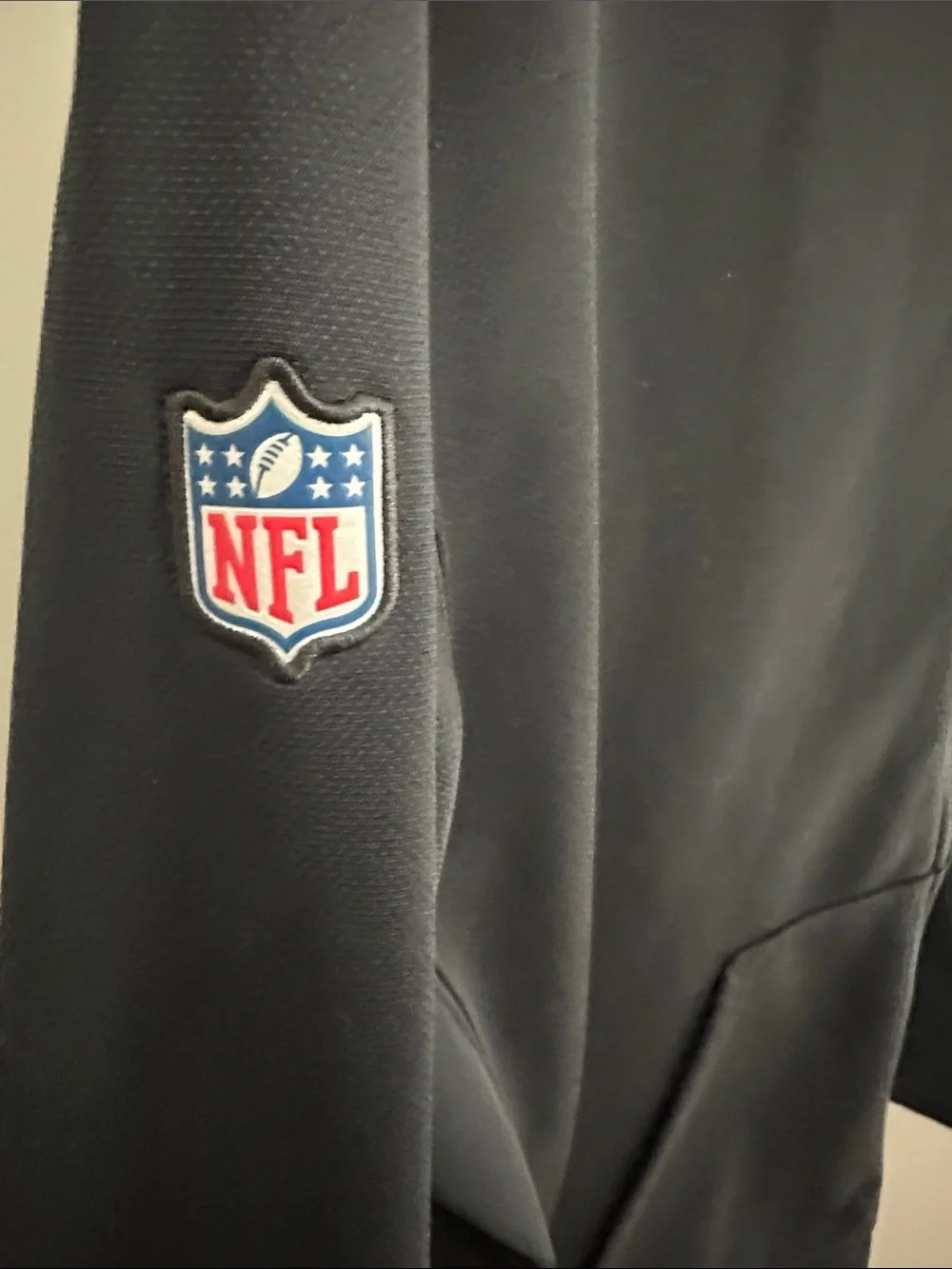 Nike Men’s San Francisco 49ers Therma-Fit Hoodie Jacket - Picture 6 of 6